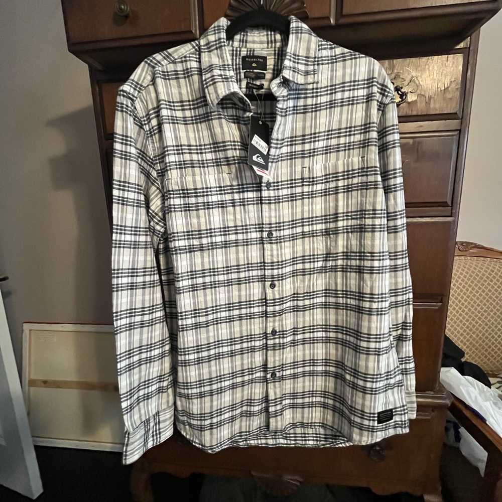 $49 Quiksilver white and black plaid flannel Super nice button up Shirt L
